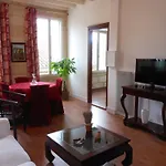Les Logis Du Roy Апарт-отель