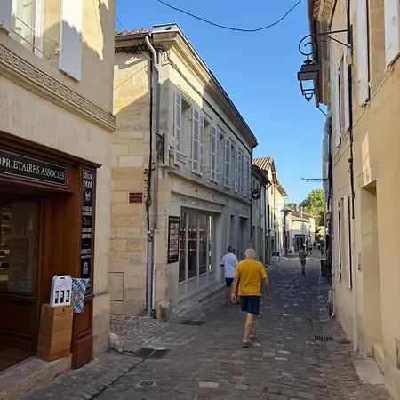 Les Logis Du Roy Aparthotel Saint-Emilion