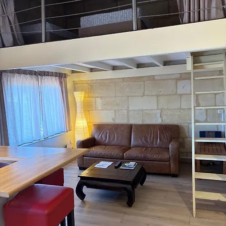 Les Logis Du Roy Aparthotel