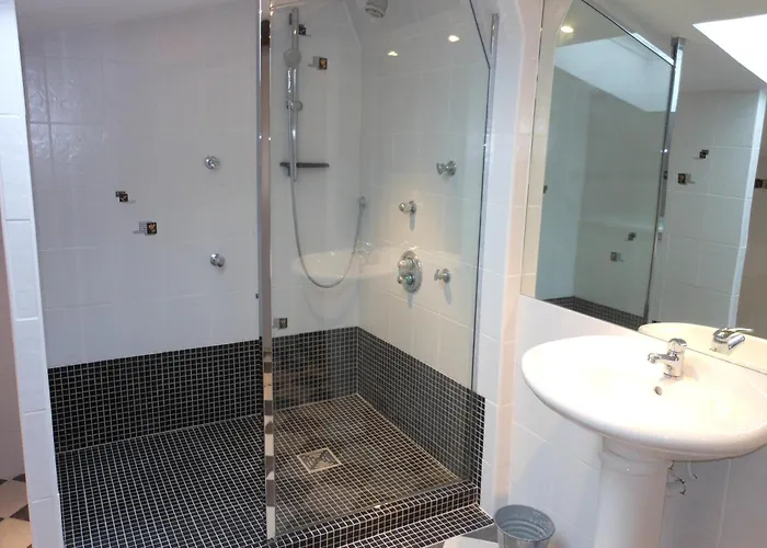 מלון דירות Les Logis Du Roy 4*