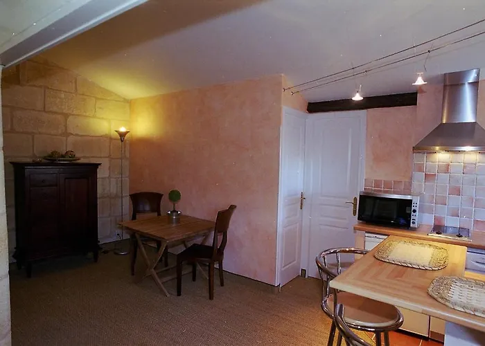 Les Logis Du Roy מלון דירות 4*